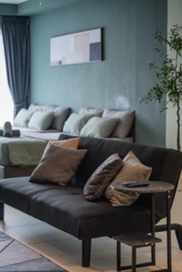 Deluxe Seaview Suite Twin Bed By The Only Bnb Tanjung Tokong Екстер'єр фото