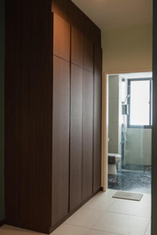 Deluxe Seaview Suite Twin Bed By The Only Bnb Tanjung Tokong Екстер'єр фото